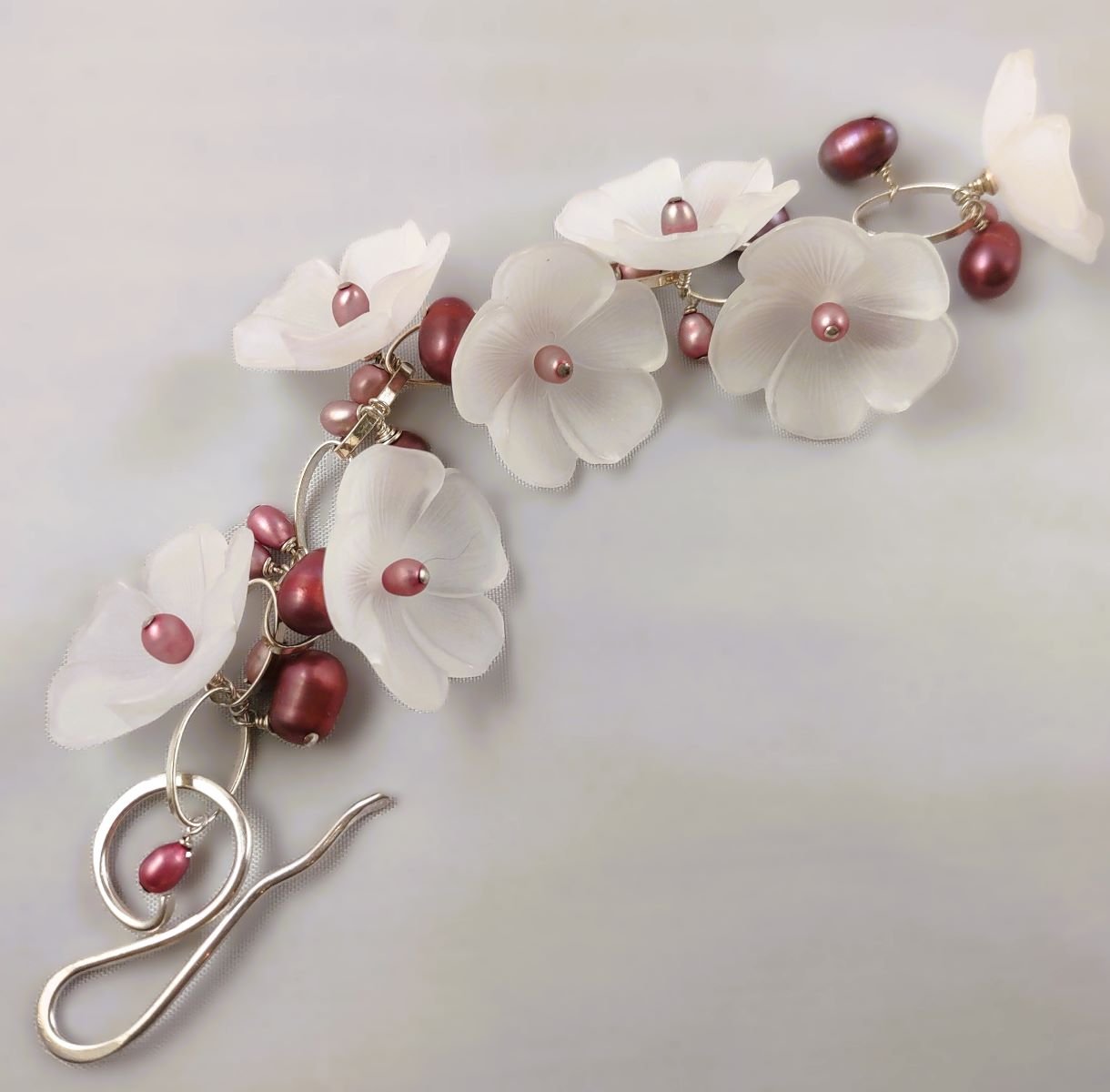 ***SOLD*** B805 Debra Saldivar - Bracelet, Sterling Silver, Freshwater Pearls, Vintage Lucite